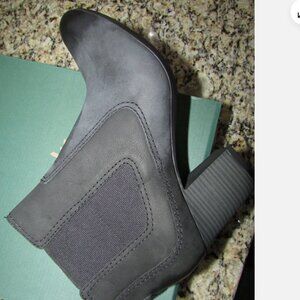 NEW CLARKS LEATHER ANKLE BOOTS WOMENS